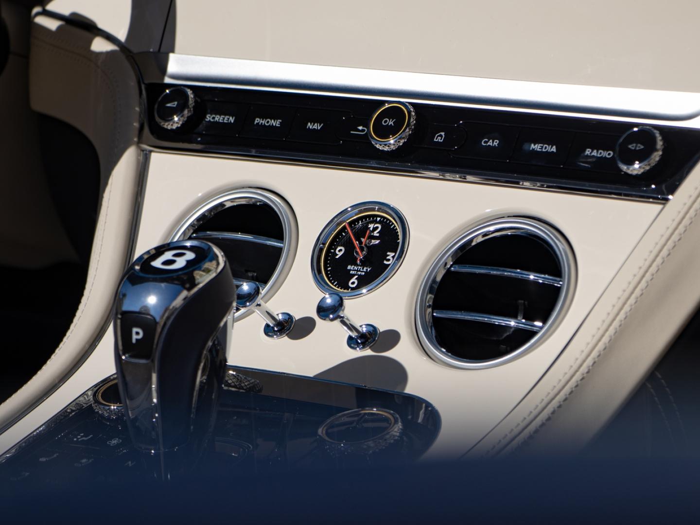 Image BENTLEY CONTINENTAL GTC Azure V8 4.0 Hybrid 680ch