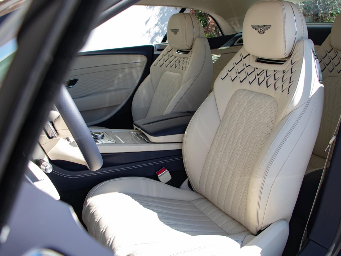 Image BENTLEY CONTINENTAL GTC Azure V8 4.0 Hybrid 680ch