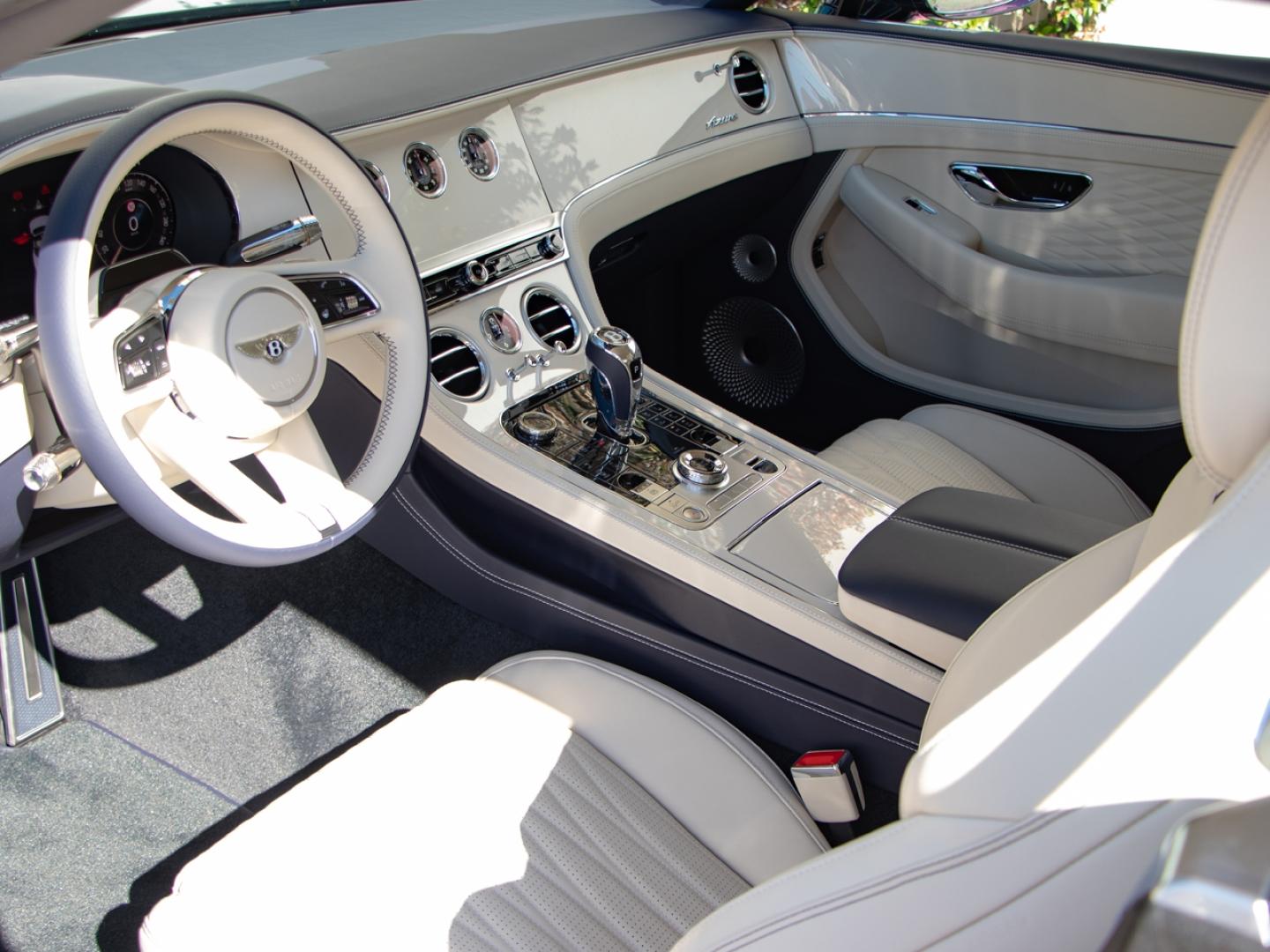 Image BENTLEY CONTINENTAL GTC Azure V8 4.0 Hybrid 680ch
