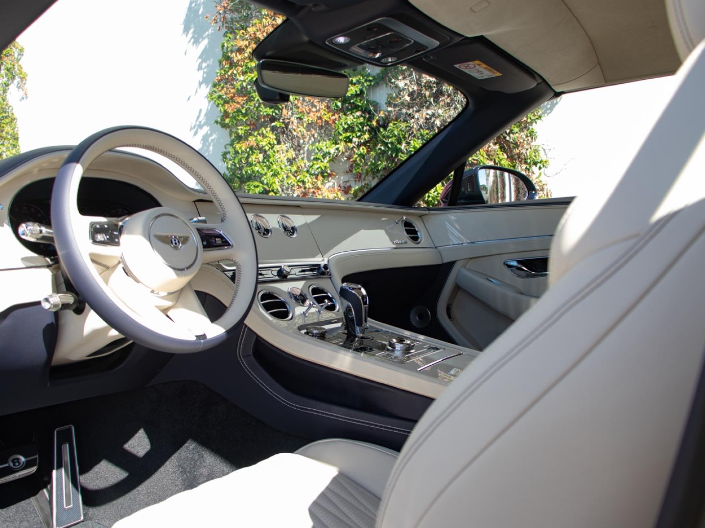 Image BENTLEY CONTINENTAL GTC Azure V8 4.0 Hybrid 680ch