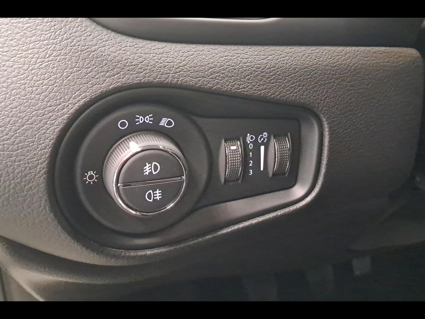 Image JEEP Renegade 1.4 MultiAir S&S 140ch Longitude Business