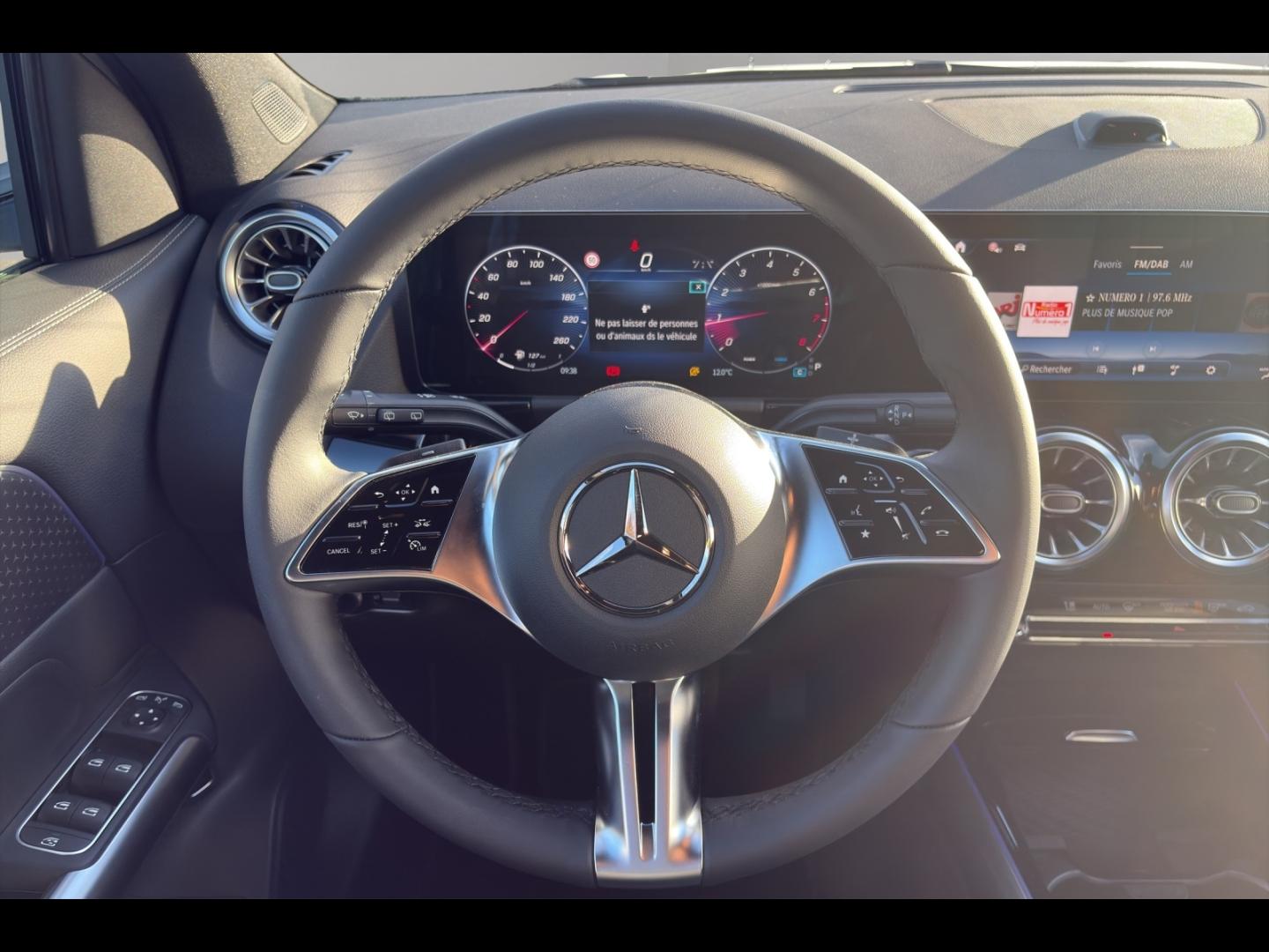 Image MERCEDES-BENZ GLA 180 136ch Progressive Line 7G-DCT