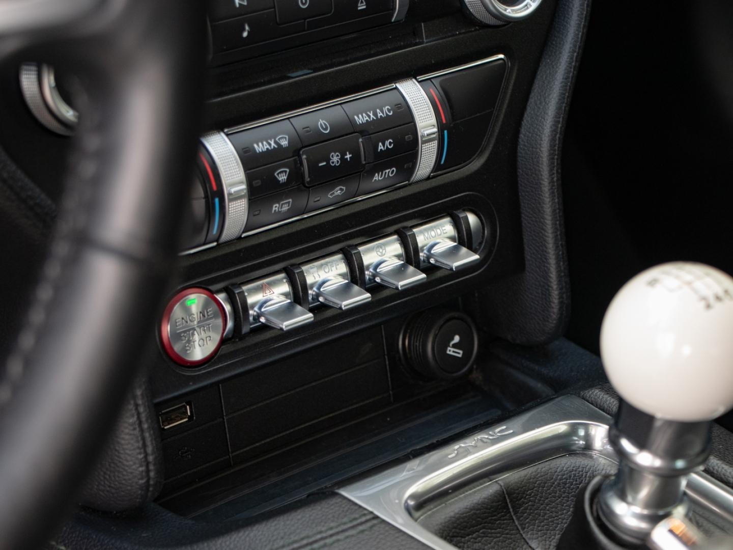 Image FORD Mustang Fastback 5.0 V8 460ch Bullitt