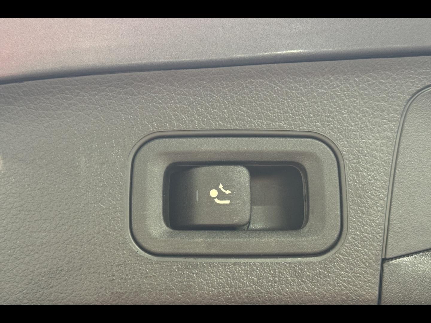 Image MERCEDES-BENZ GLA 250 e 160+102ch Business Line 8G-DCT