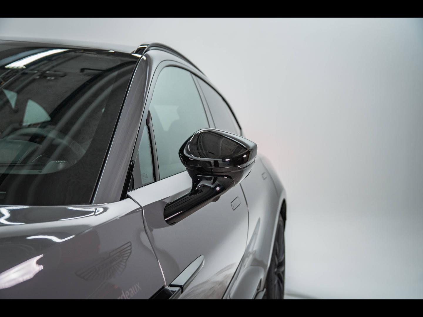 Image ASTON MARTIN Dbx 707 CV