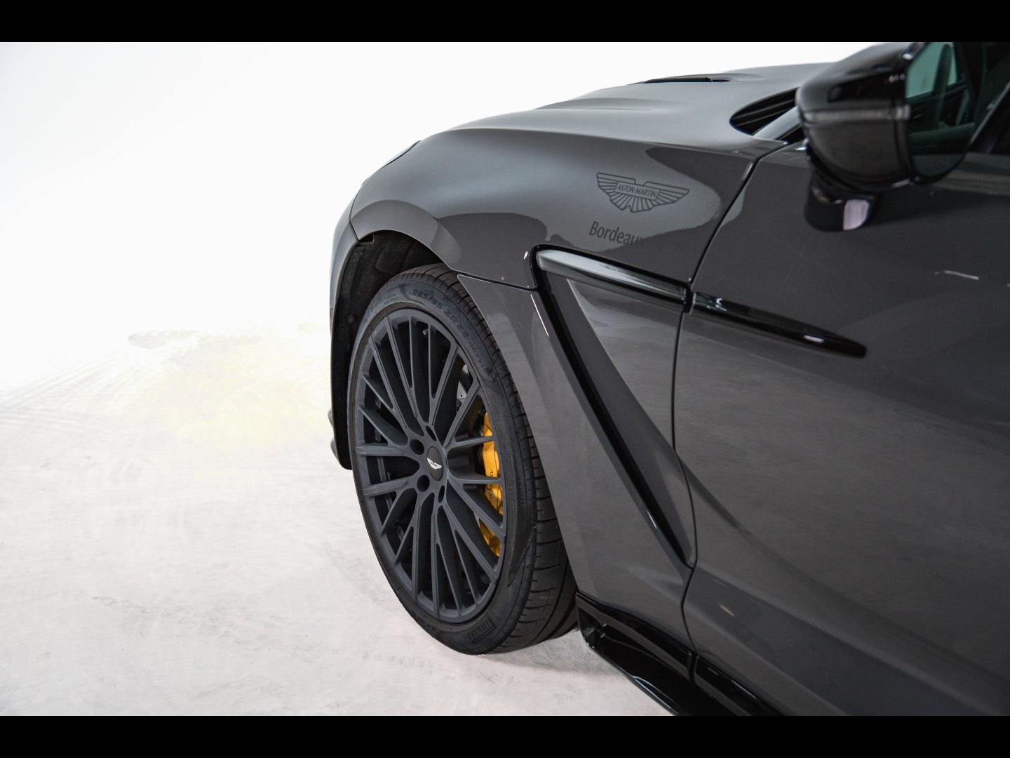 Image ASTON MARTIN Dbx 707 CV
