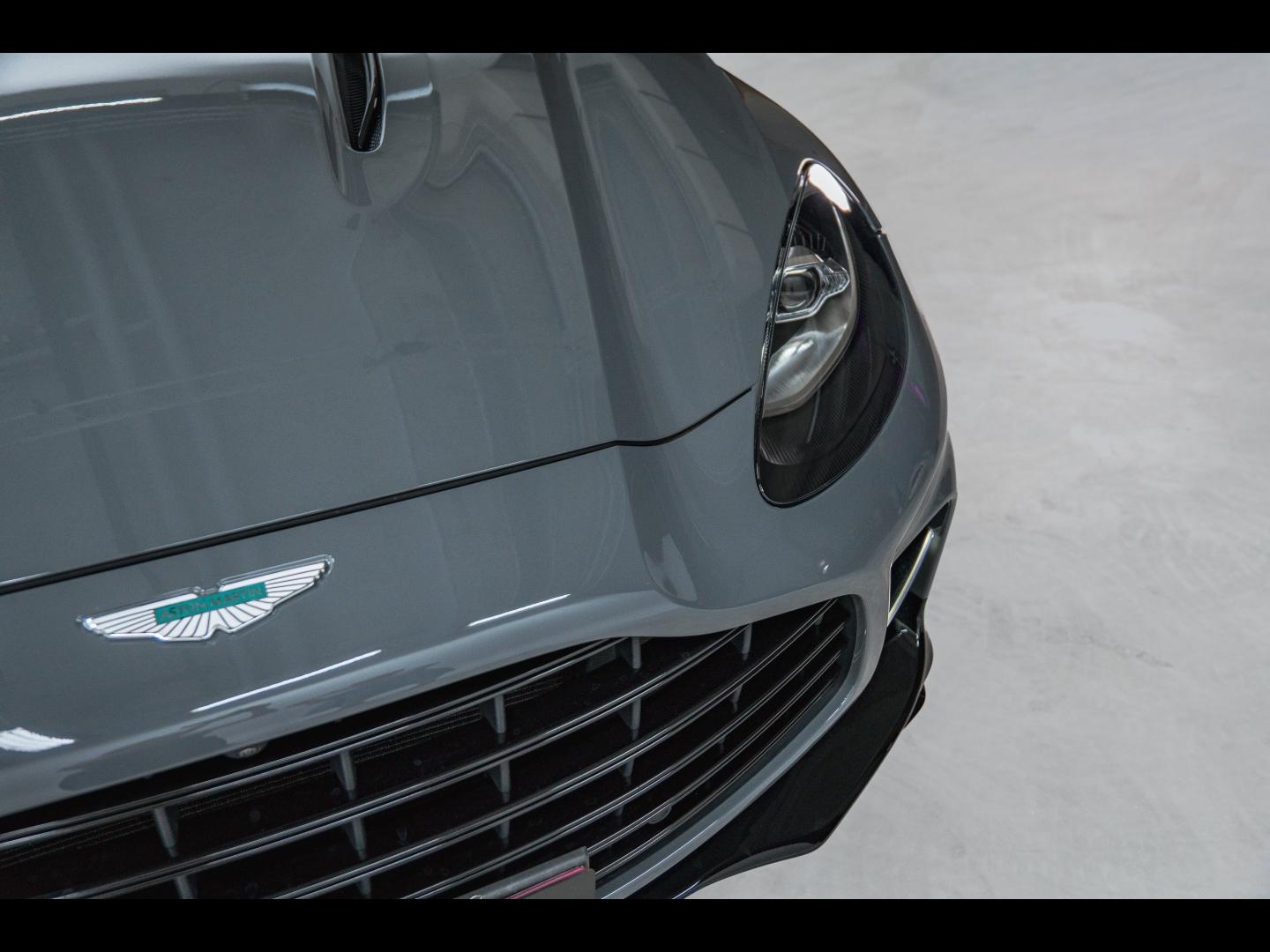 Image ASTON MARTIN Dbx 707 CV