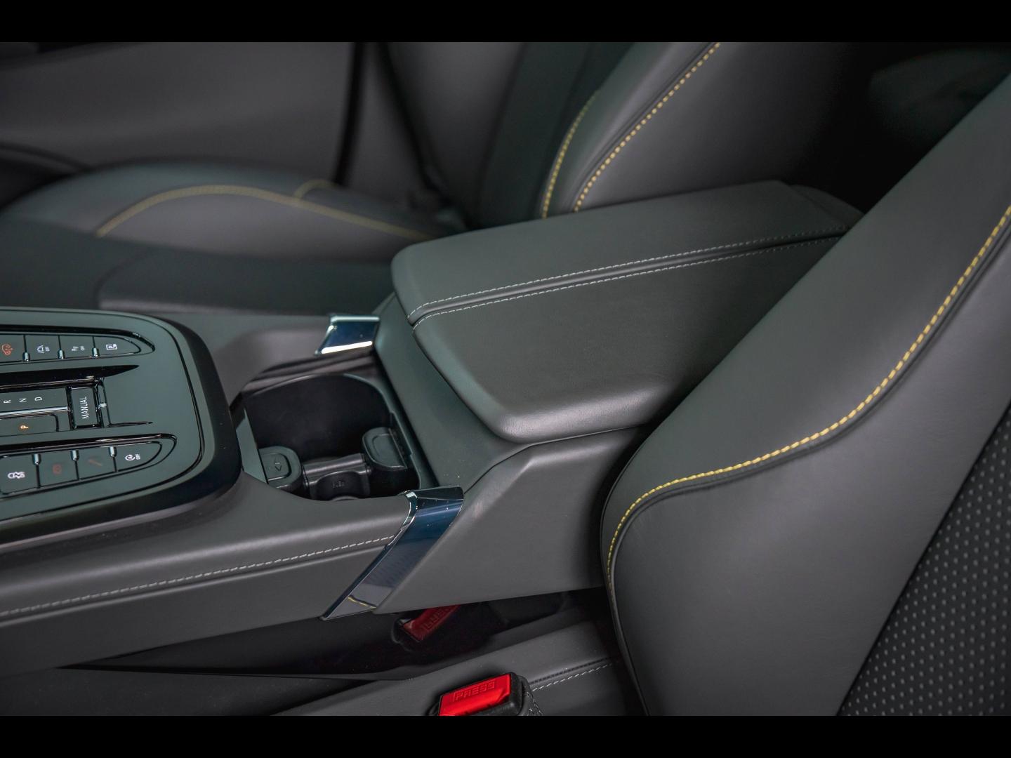 Image ASTON MARTIN Dbx 707 CV
