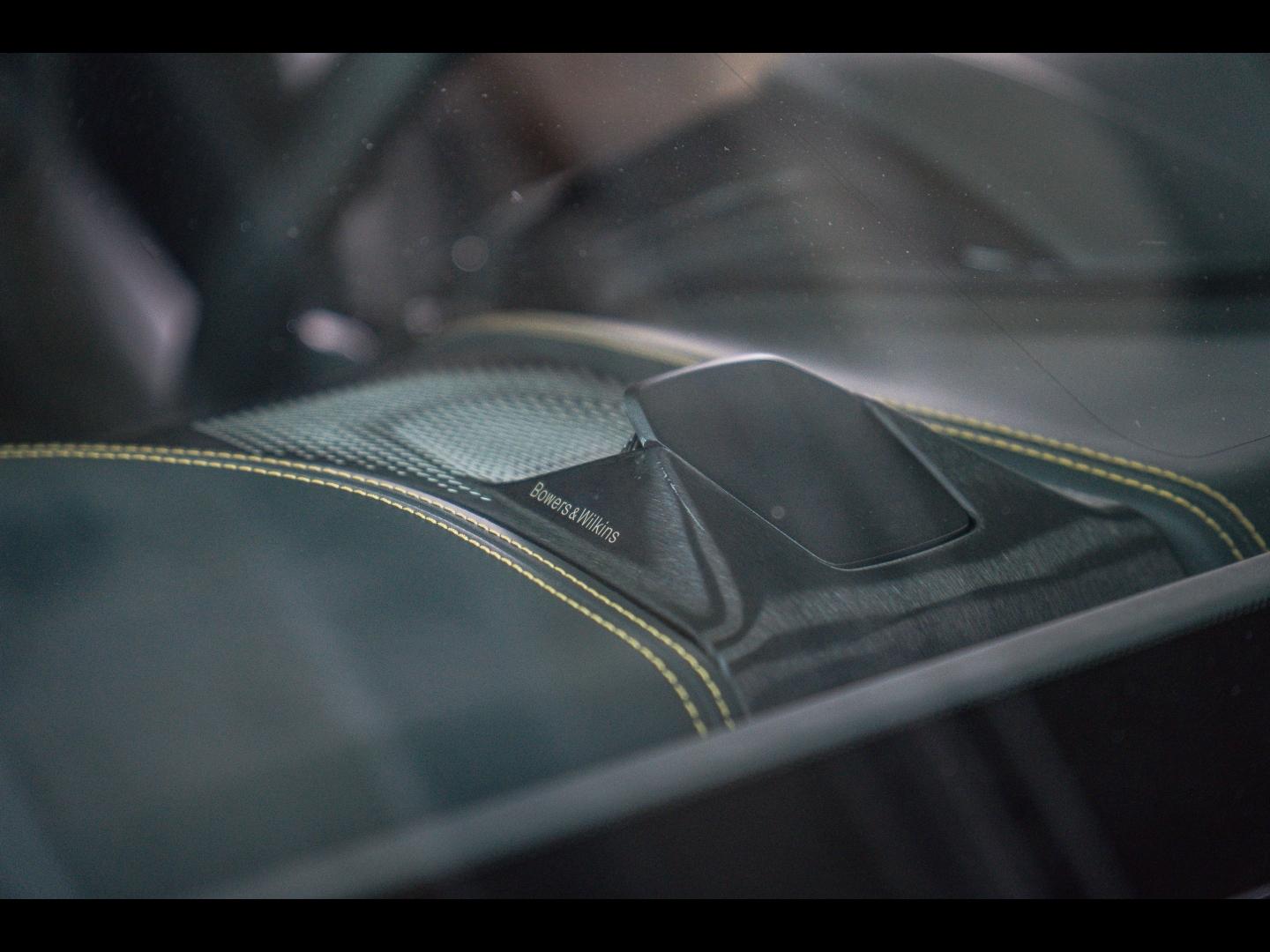 Image ASTON MARTIN Dbx 707 CV