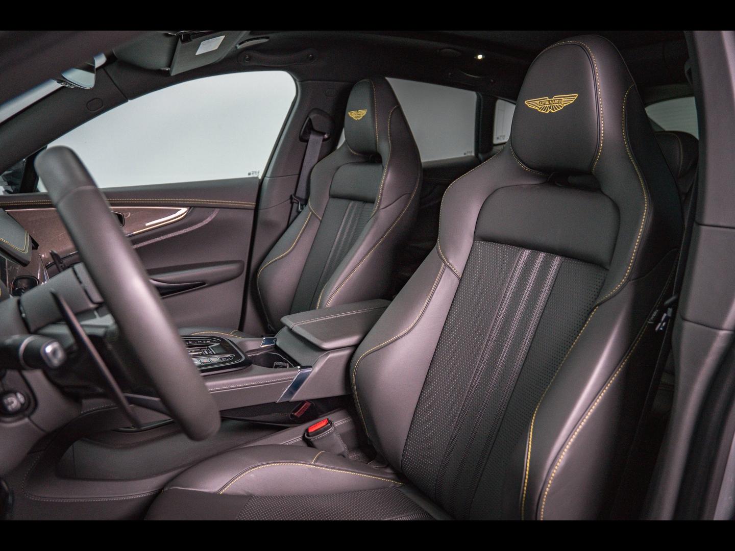Image ASTON MARTIN Dbx 707 CV