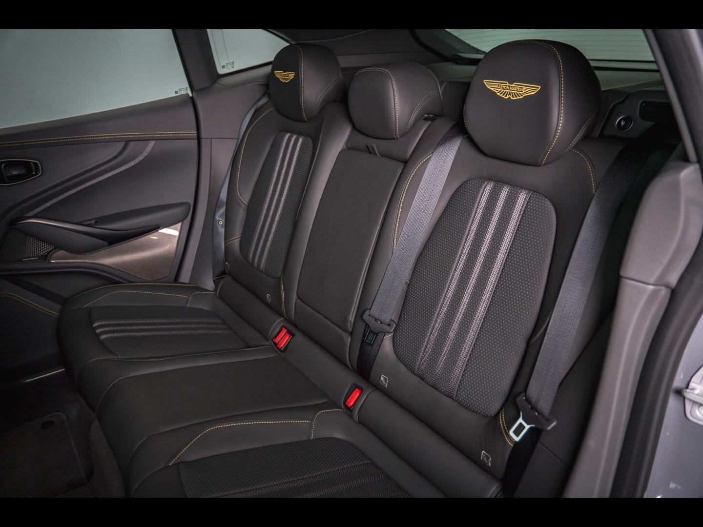 Image ASTON MARTIN Dbx 707 CV