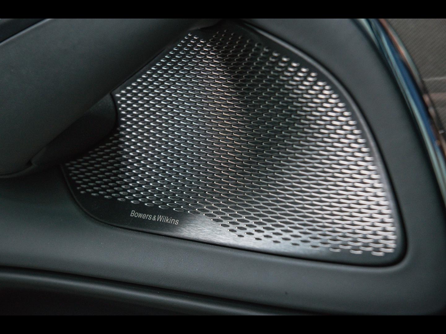 Image ASTON MARTIN Dbx 707 CV