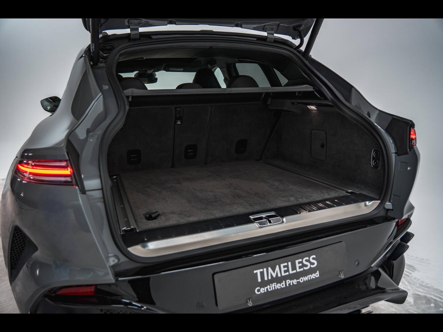 Image ASTON MARTIN Dbx 707 CV