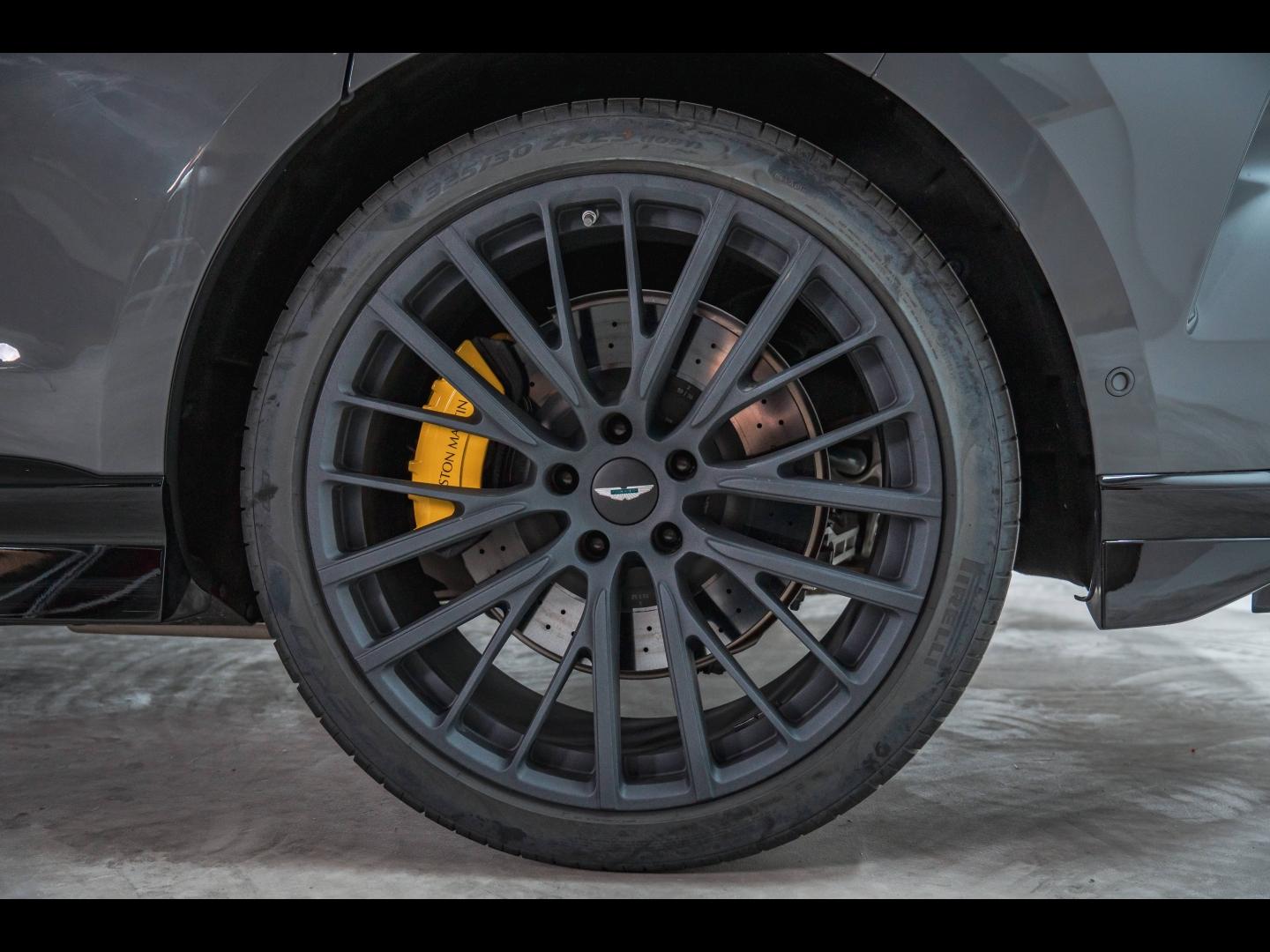 Image ASTON MARTIN Dbx 707 CV