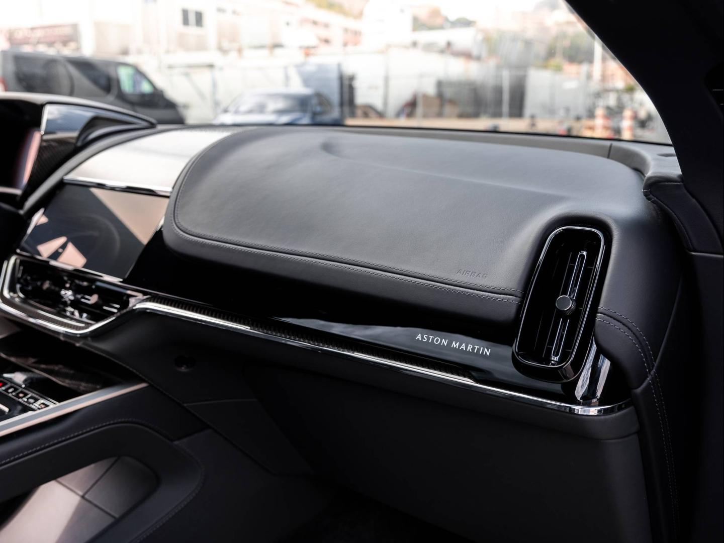 Image ASTON MARTIN DBX 4.0 V8 biturbo 707ch BVA9
