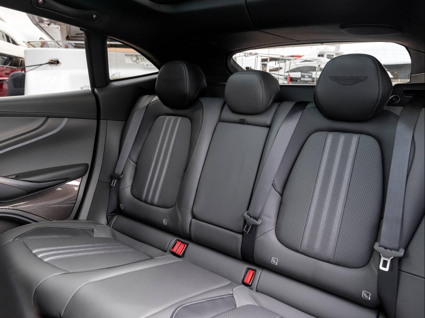 Image ASTON MARTIN DBX 4.0 V8 biturbo 707ch BVA9
