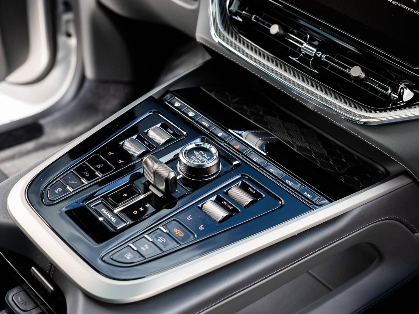 Image ASTON MARTIN DBX 4.0 V8 biturbo 707ch BVA9