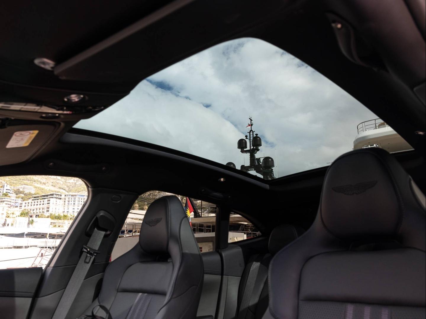 Image ASTON MARTIN DBX 4.0 V8 biturbo 707ch BVA9