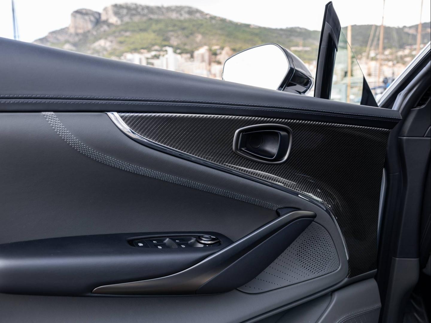 Image ASTON MARTIN DBX 4.0 V8 biturbo 707ch BVA9