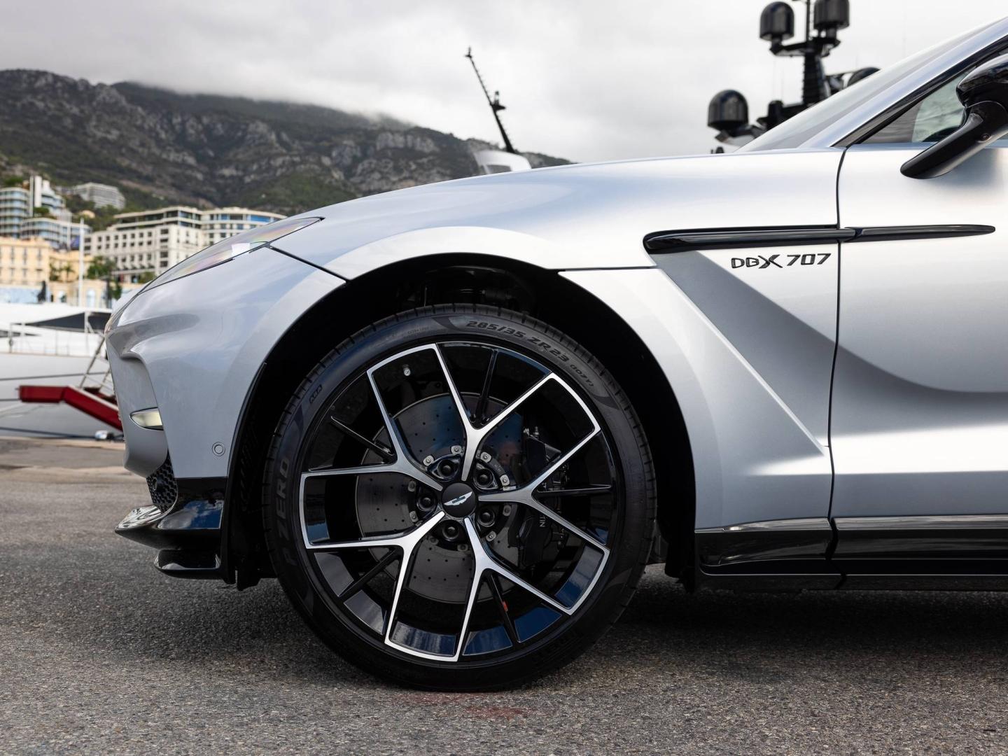 Image ASTON MARTIN DBX 4.0 V8 biturbo 707ch BVA9