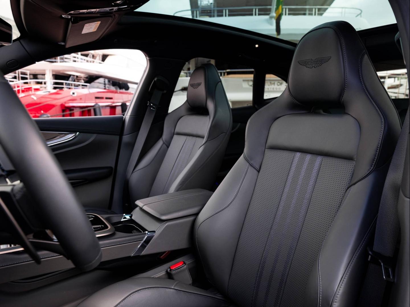 Image ASTON MARTIN DBX 4.0 V8 biturbo 707ch BVA9