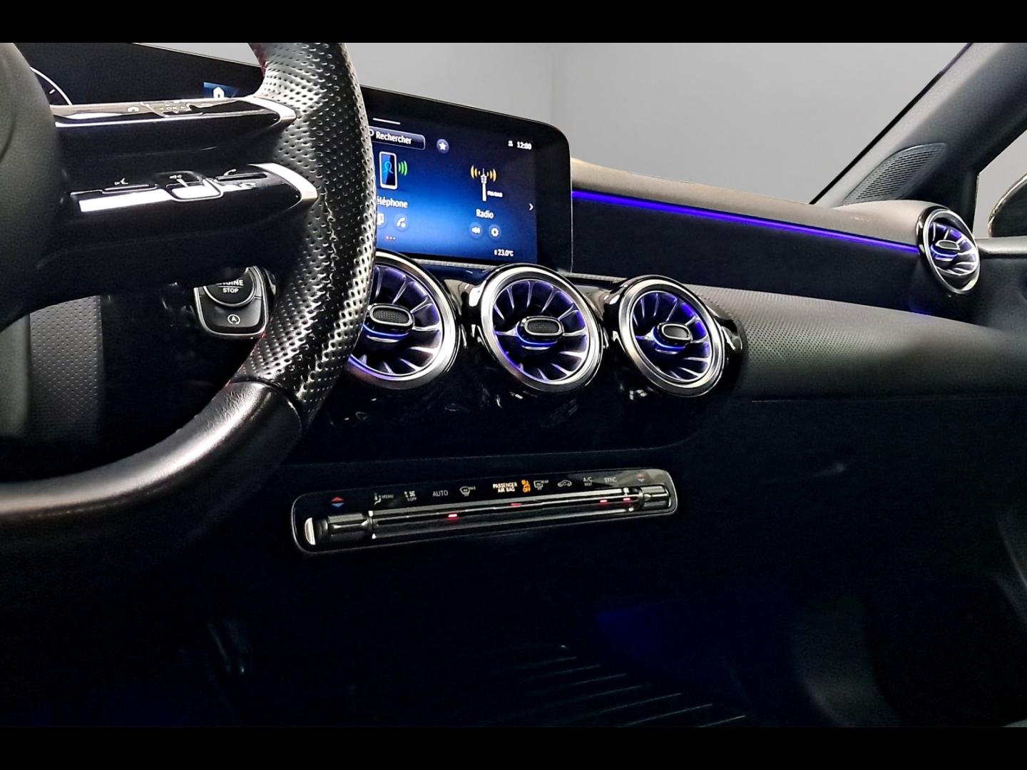 Image MERCEDES-BENZ Classe A Berline 180 d 116ch AMG Line 8G-DCT