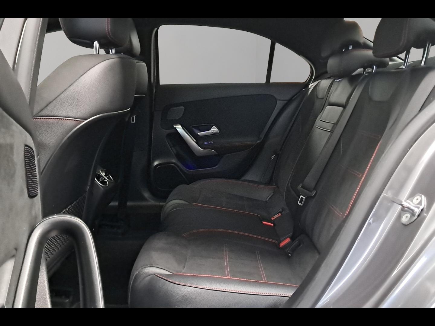 Image MERCEDES-BENZ Classe A Berline 180 d 116ch AMG Line 8G-DCT