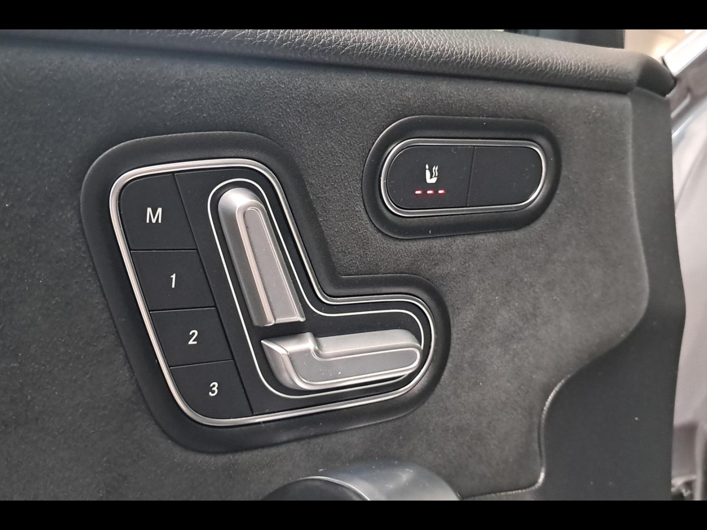 Image MERCEDES-BENZ Classe A Berline 180 d 116ch AMG Line 8G-DCT