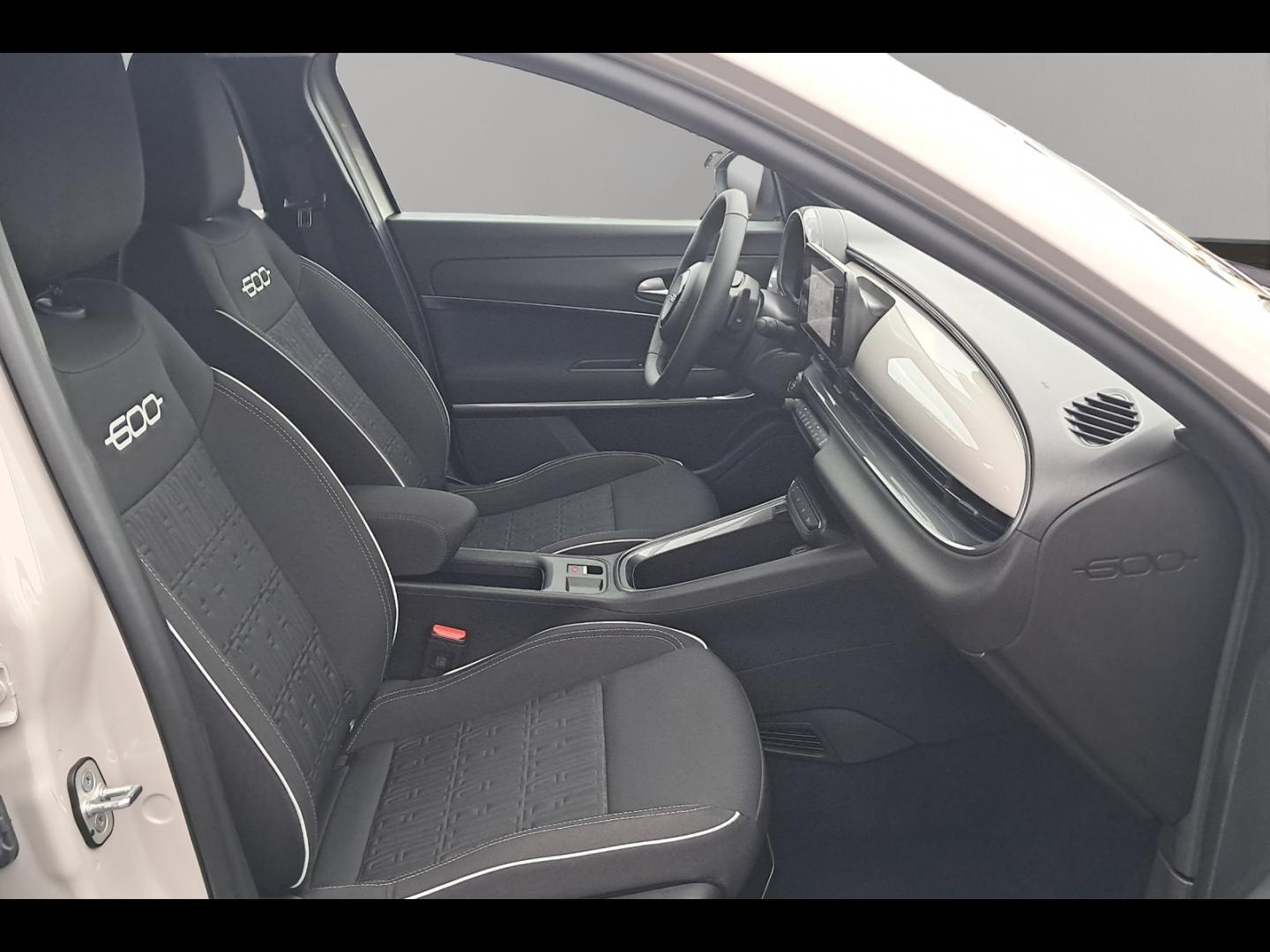 Image FIAT 600 1.2 Hybrid Turbo 145ch Pop eDCT6 Step 2