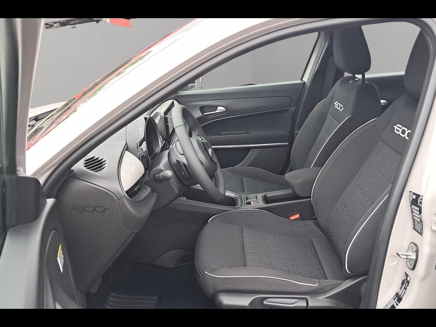 Image FIAT 600 1.2 Hybrid Turbo 145ch Pop eDCT6 Step 2