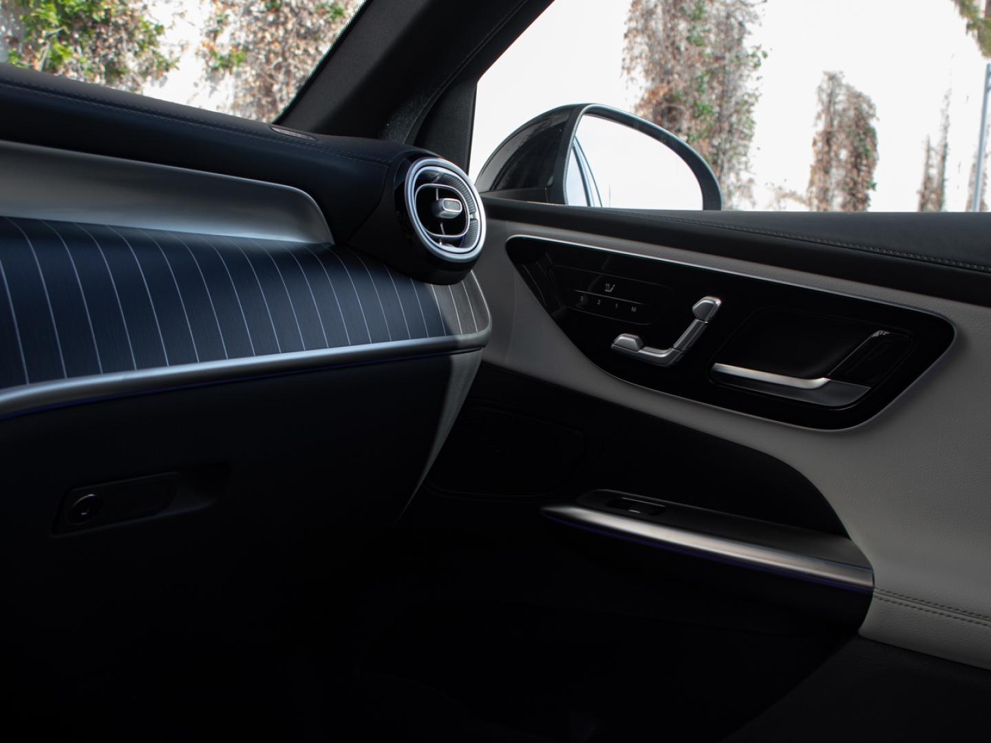 Image MERCEDES-BENZ GLC 220 d 197ch AMG Line 4Matic 9G-Tronic