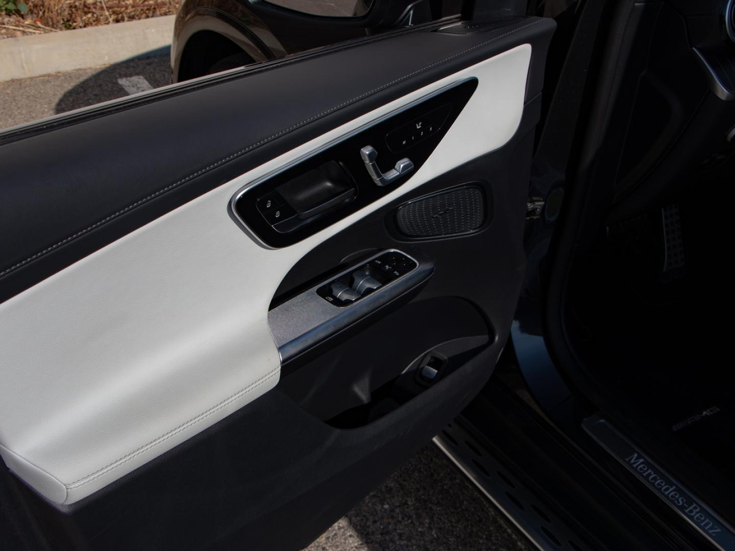 Image MERCEDES-BENZ GLC 220 d 197ch AMG Line 4Matic 9G-Tronic