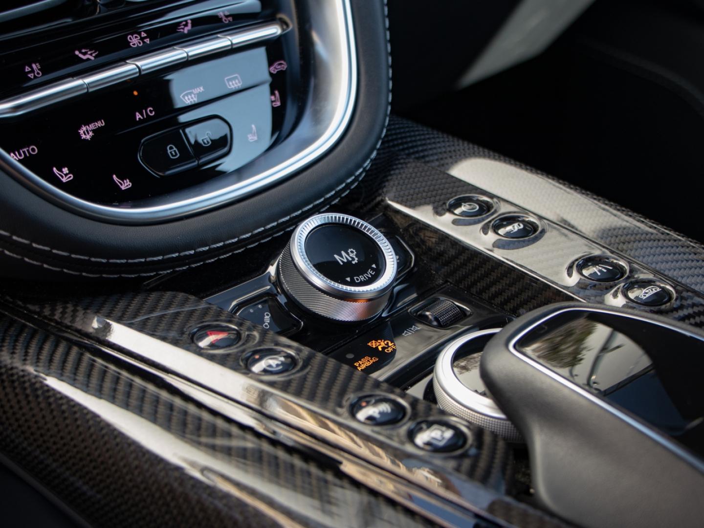 Image ASTON MARTIN DBX 4.0 V8 biturbo 707ch BVA9