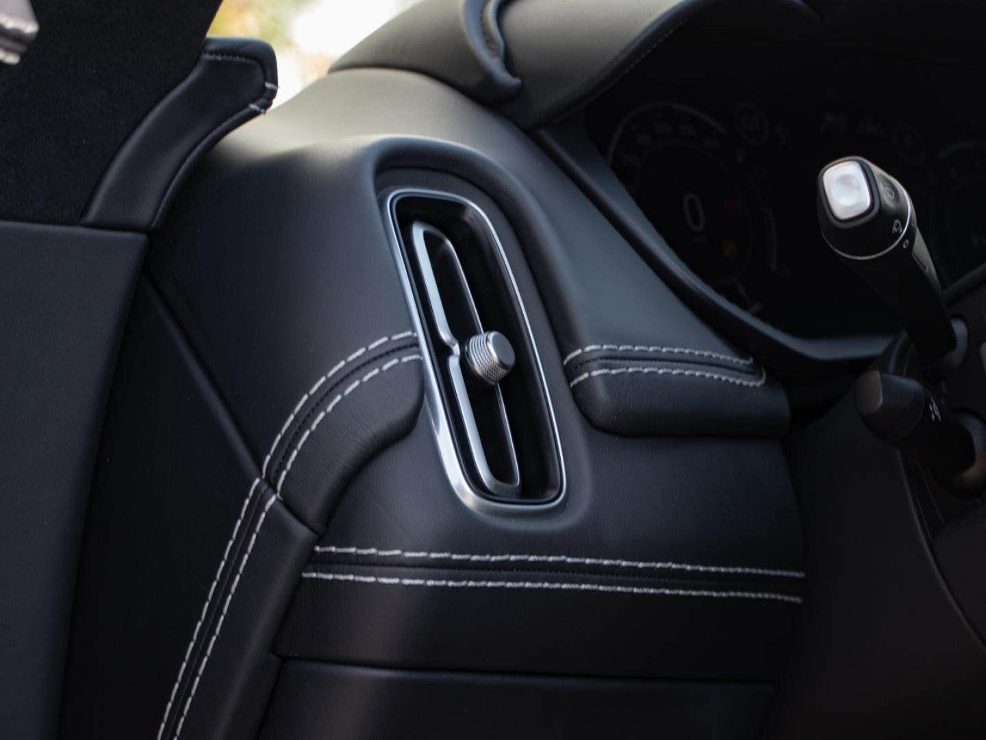 Image ASTON MARTIN DBX 4.0 V8 biturbo 707ch BVA9