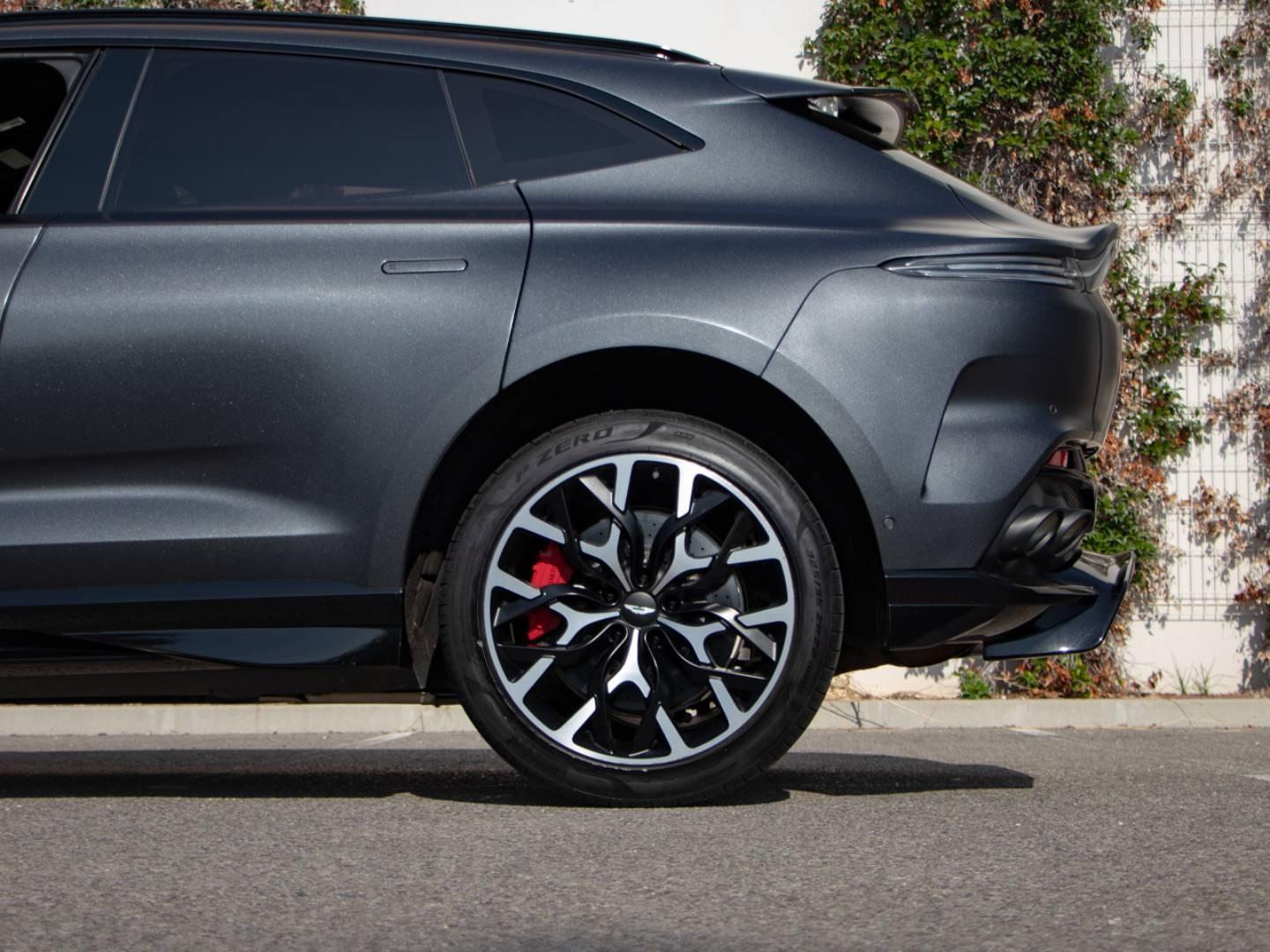 Image ASTON MARTIN DBX 4.0 V8 biturbo 707ch BVA9
