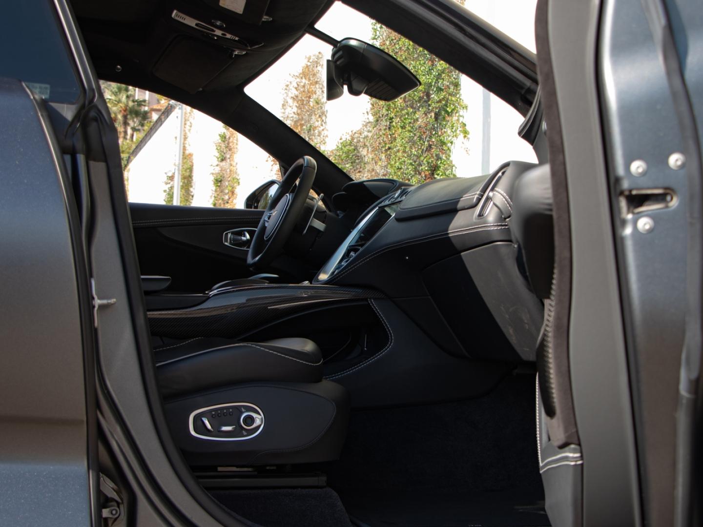 Image ASTON MARTIN DBX 4.0 V8 biturbo 707ch BVA9