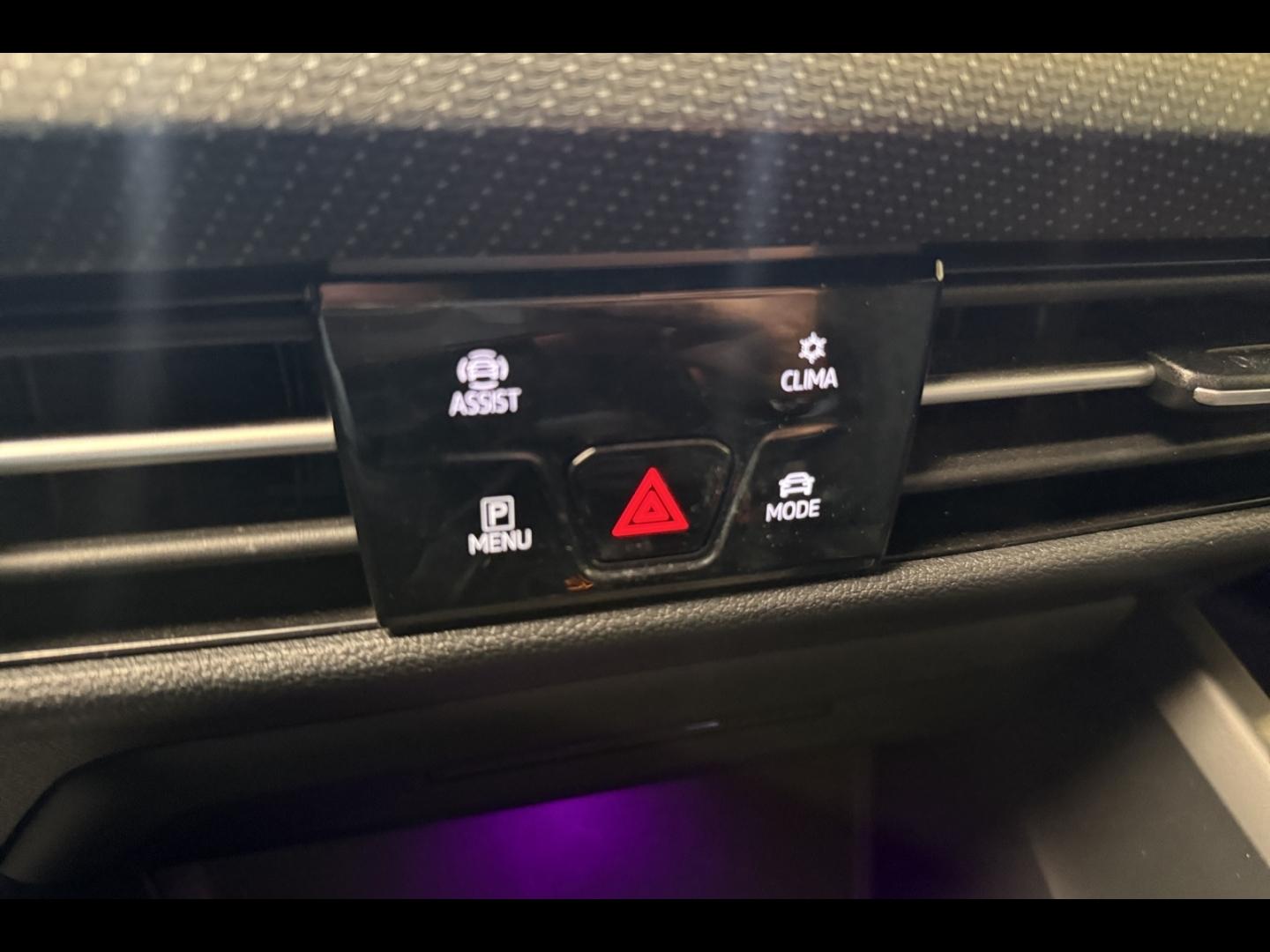 Image VOLKSWAGEN Golf 1.5 eTSI OPF 150ch R-Line DSG7