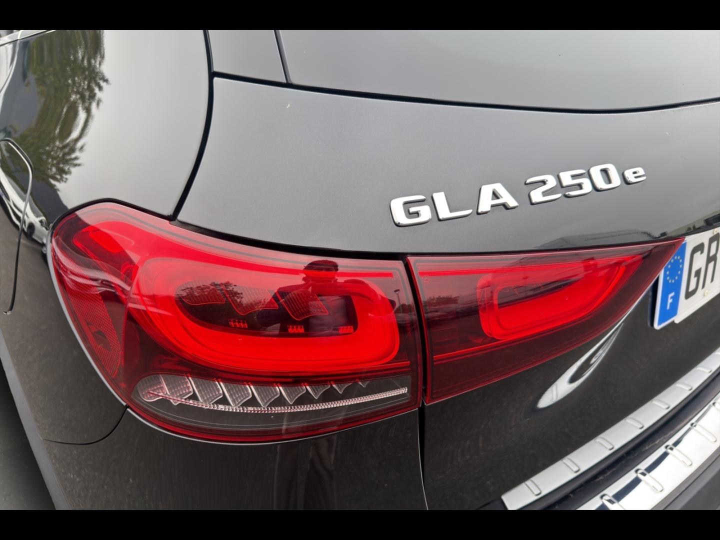 Image MERCEDES-BENZ GLA 250 e 160+102ch AMG Line 8G-DCT