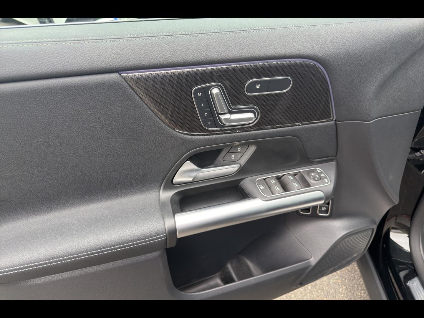 Image MERCEDES-BENZ GLA 250 e 160+102ch AMG Line 8G-DCT
