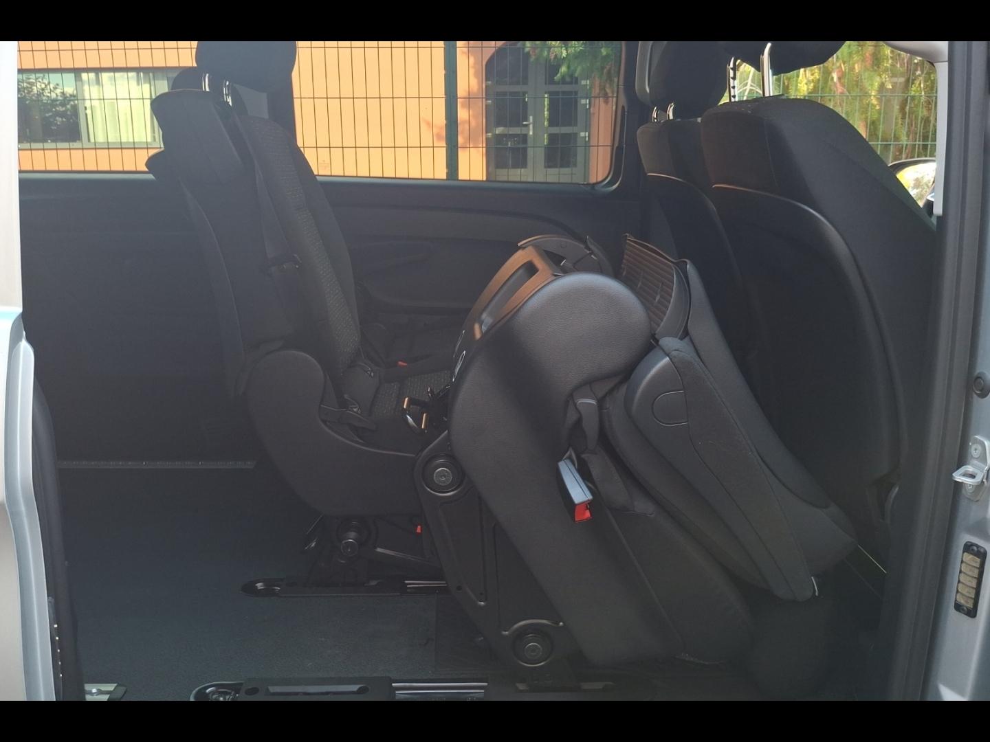Image MERCEDES-BENZ Vito Fg 119 CDI Mixto 4X4 Long Select Propulsion 9G-Tronic