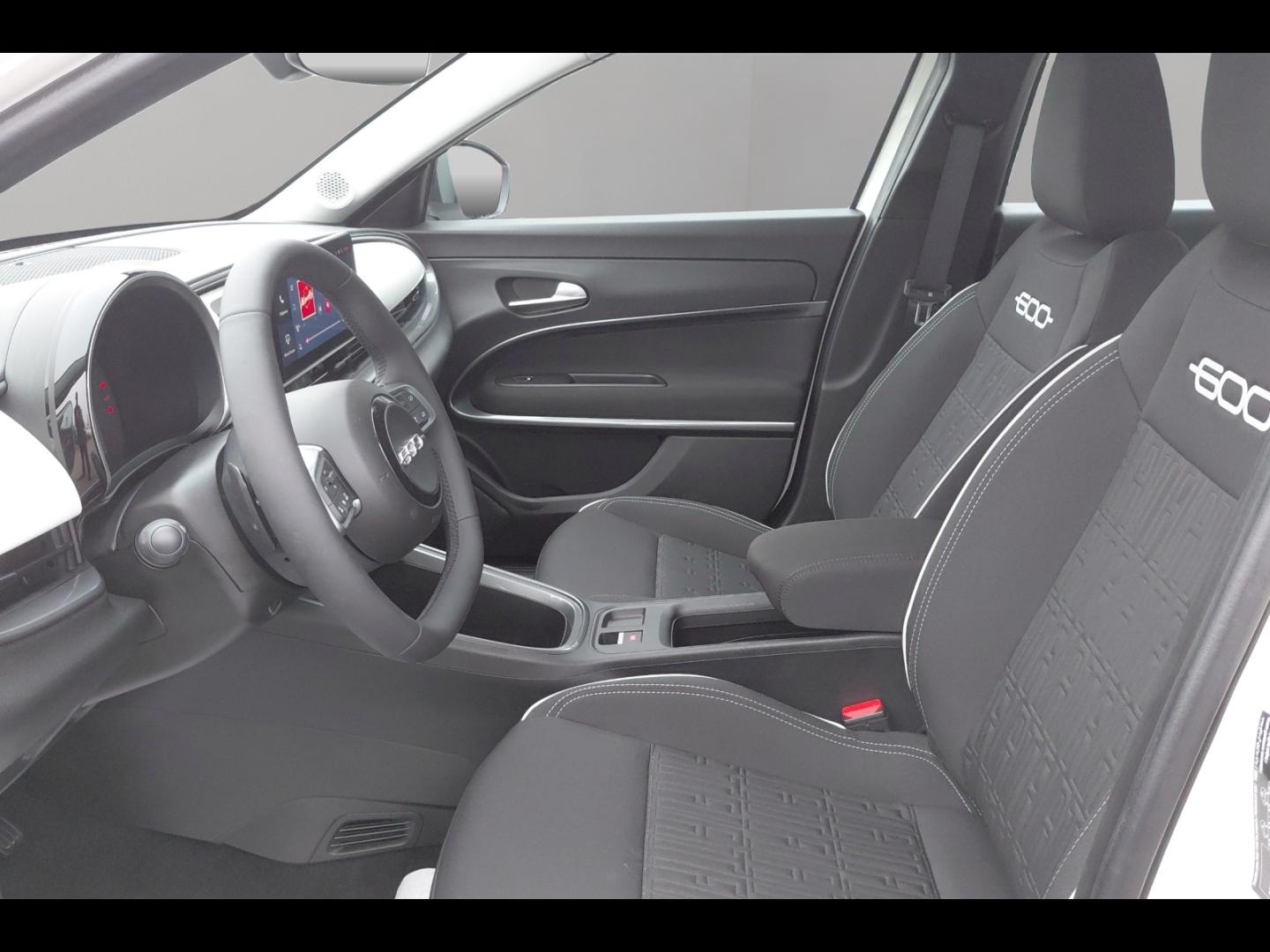 Image FIAT 600 1.2 Hybrid Turbo 145ch Pop eDCT6 Step 2
