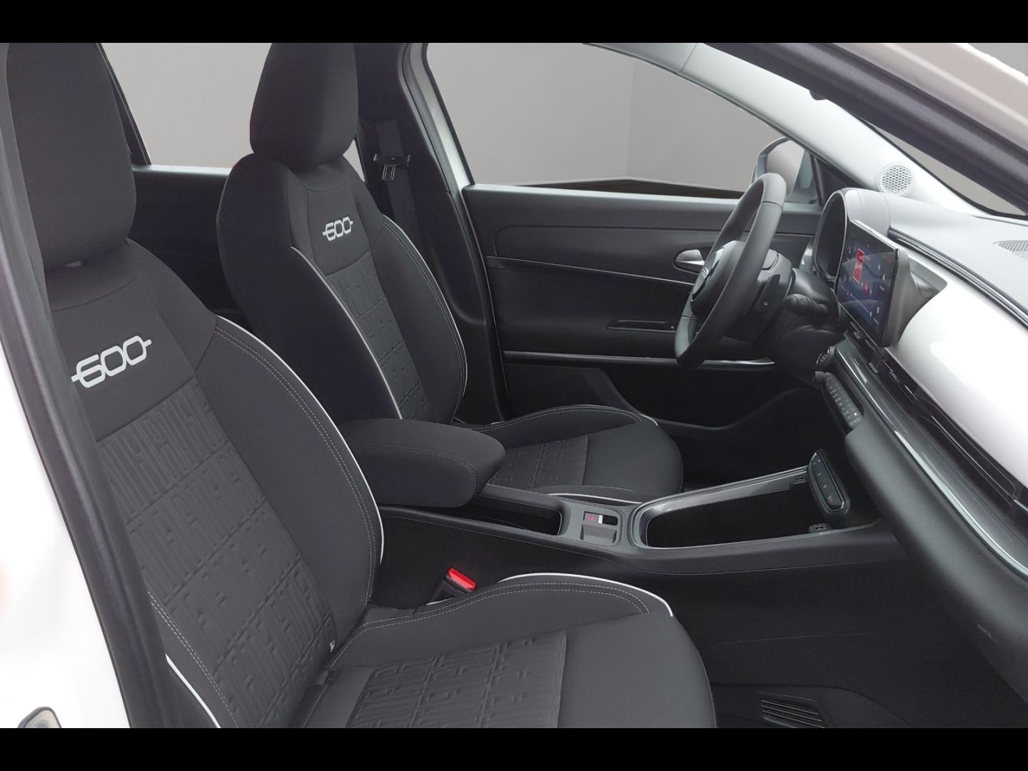Image FIAT 600 1.2 Hybrid Turbo 145ch Pop eDCT6 Step 2
