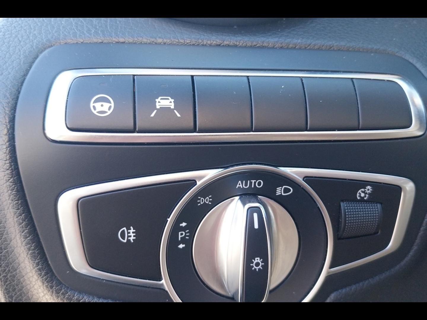 Image MERCEDES-BENZ Classe C 220 d 194ch AMG Line 4Matic 9G-Tronic