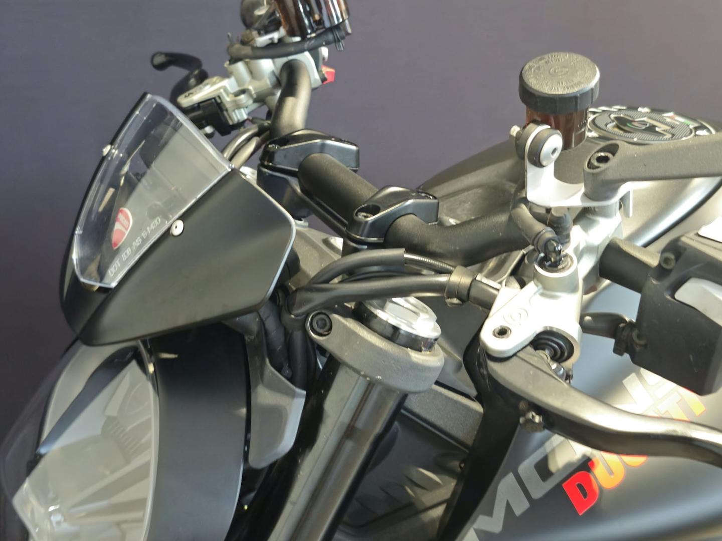 Image DUCATI Monster 937 Moto disponible a2