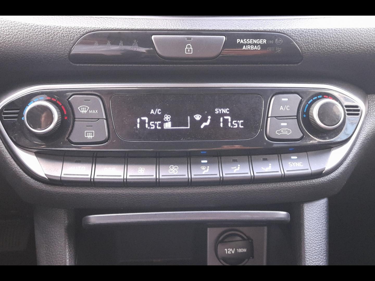 Image HYUNDAI i30 SW 1.0 T-GDi 120ch Hybrid 48V Creative DCT-7