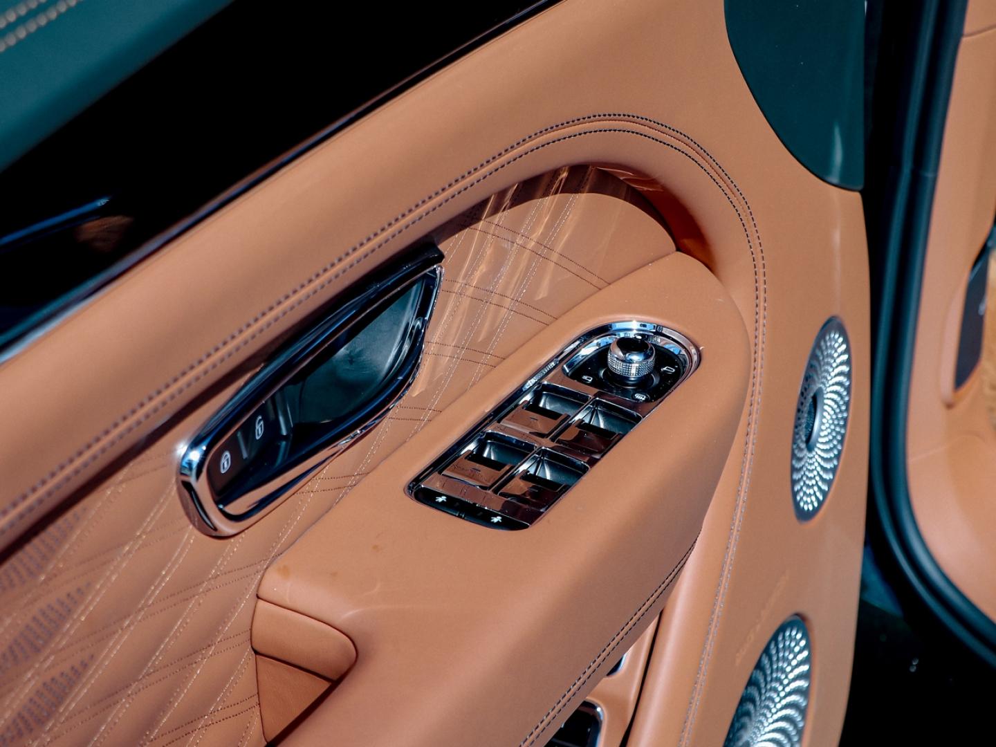 Image BENTLEY BENTAYGA Azure V8 4.0 550ch