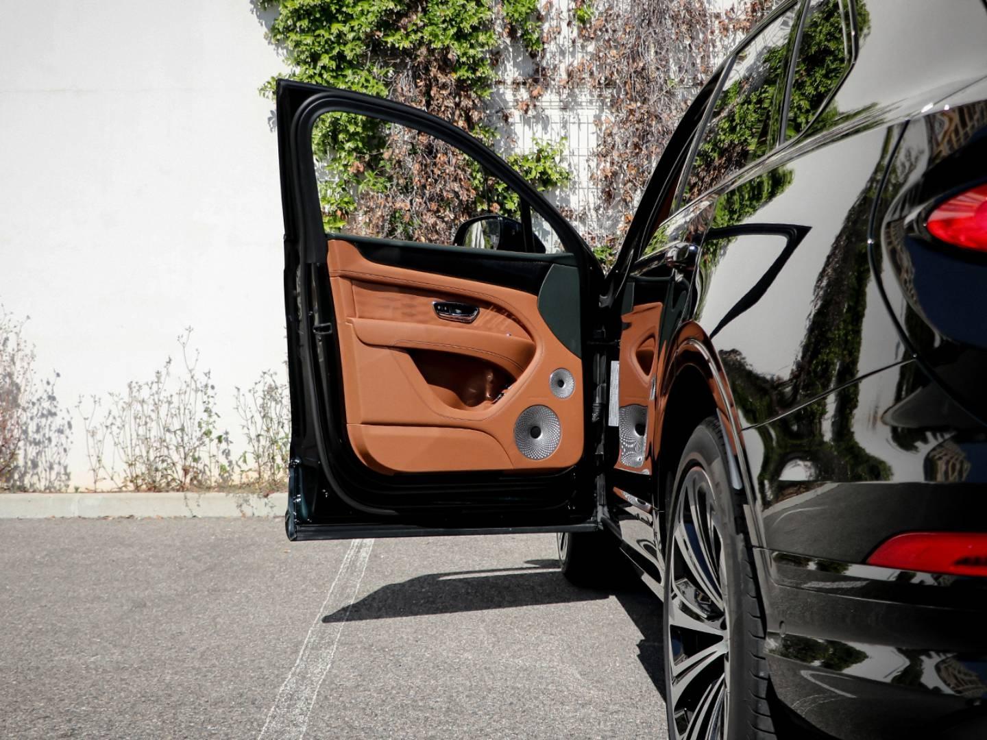 Image BENTLEY BENTAYGA Azure V8 4.0 550ch