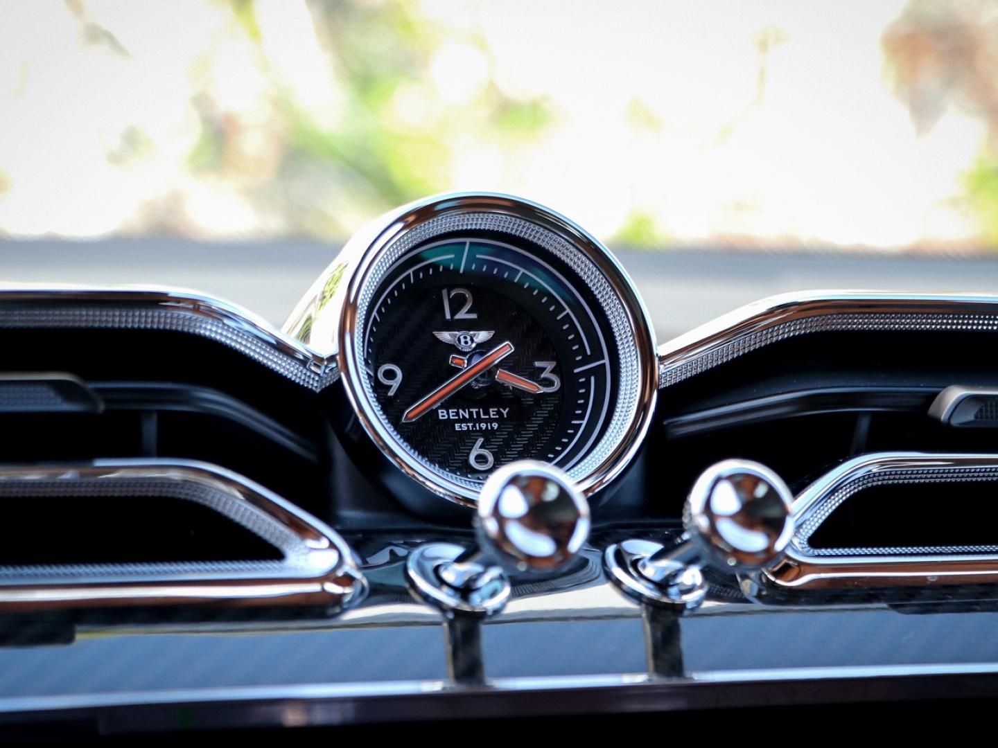 Image BENTLEY BENTAYGA Azure V8 4.0 550ch