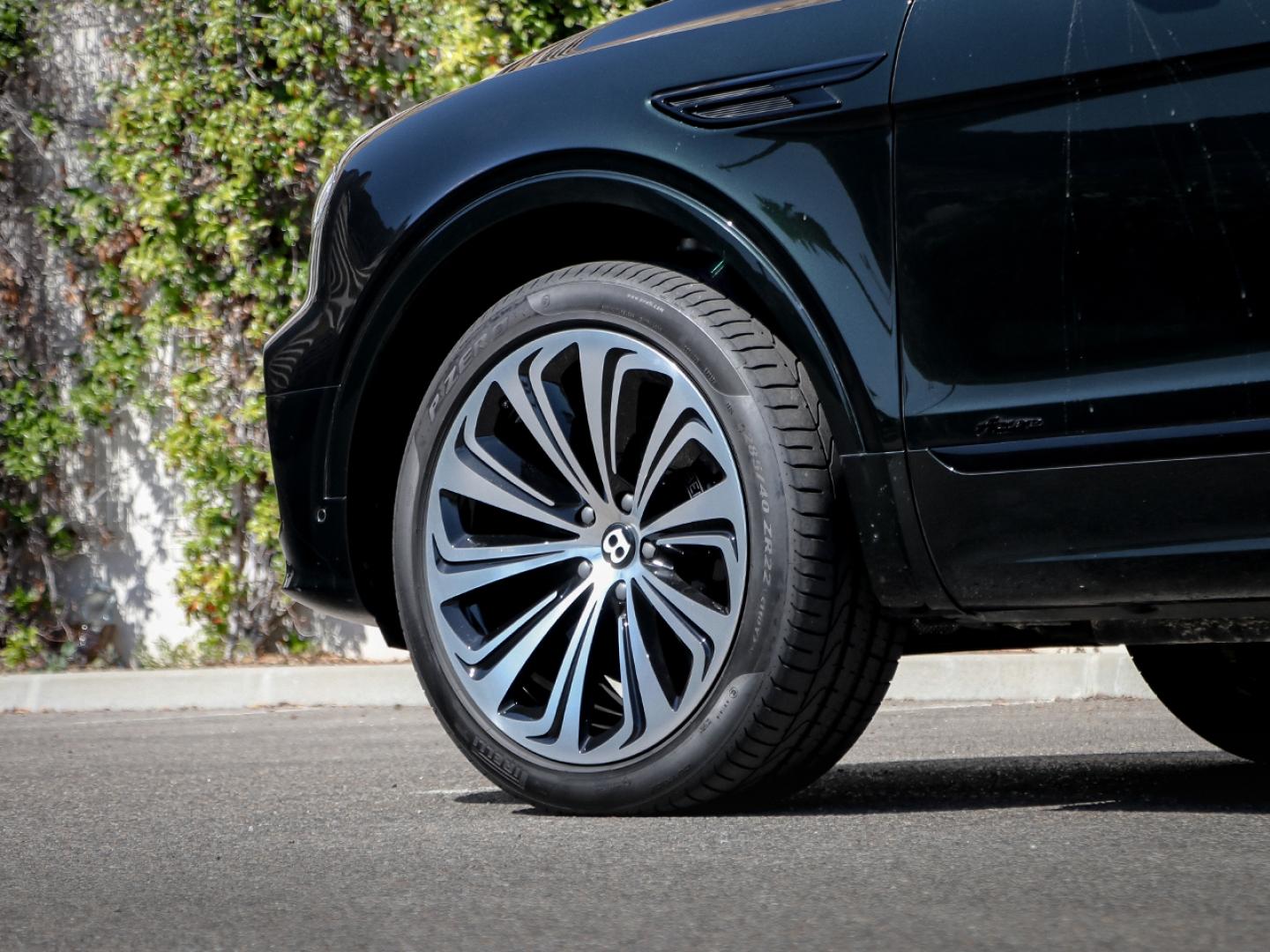Image BENTLEY BENTAYGA Azure V8 4.0 550ch