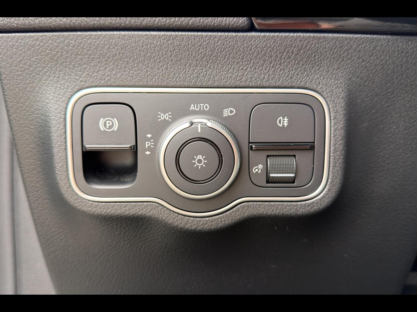 Image MERCEDES-BENZ GLA 250 e 160+102ch Business Line 8G-DCT